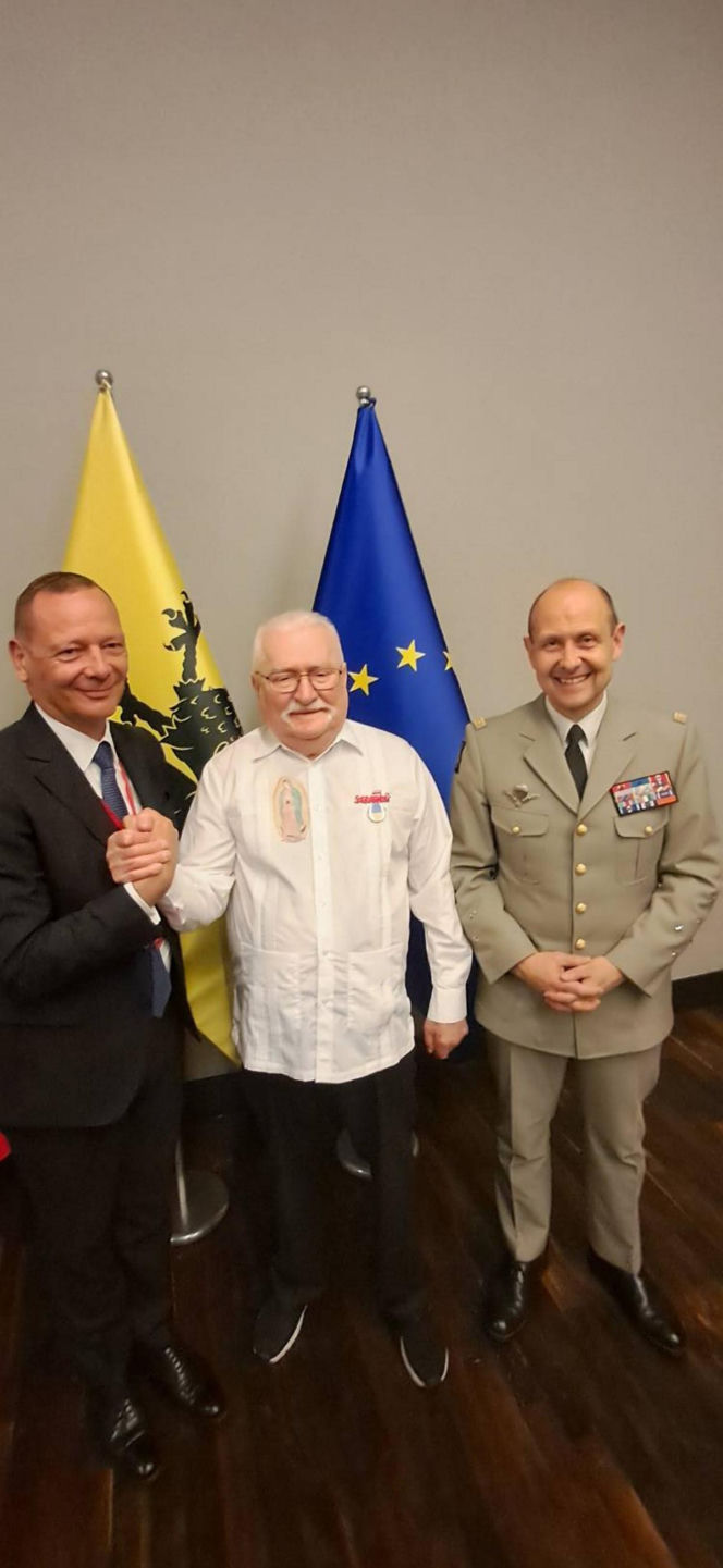 Macron i Wałęsa w Gdańsku. Te zdjęcia mówią więcej niż tysiąc słów