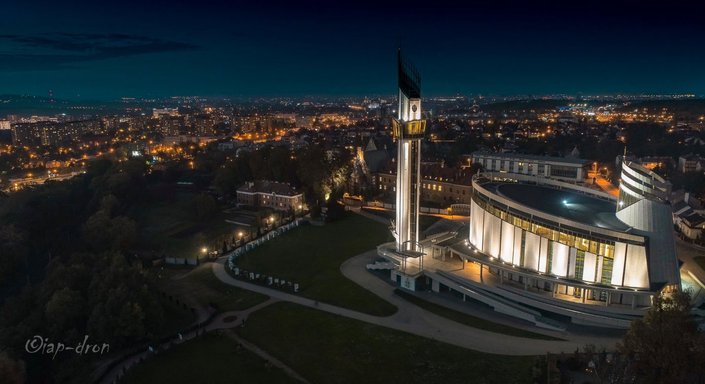 Kraków niczym Las Vegas. Takich zdjęć nocnego miasta jeszcze nie widziałeś!