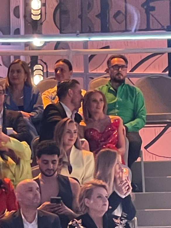 Tak Kaczorowska i Rogacewicz zachowywali się na ramówce TVP. Najpierw obejmował, a potem nurkował pod krzesło!