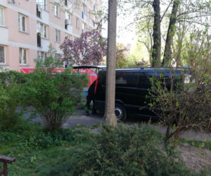 Wypadł z narkotykami z ostatniego piętra