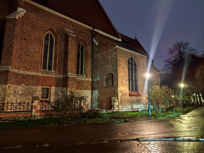 Kraków: Pijany kierowca rozbił zabytkowy kościół w Wigilię. Miał 1,7 promila!