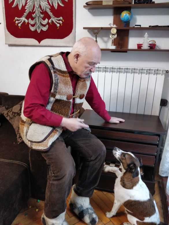 Korwin-Mikke sam zrobił szafkę
