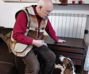Korwin-Mikke sam zrobił szafkę
