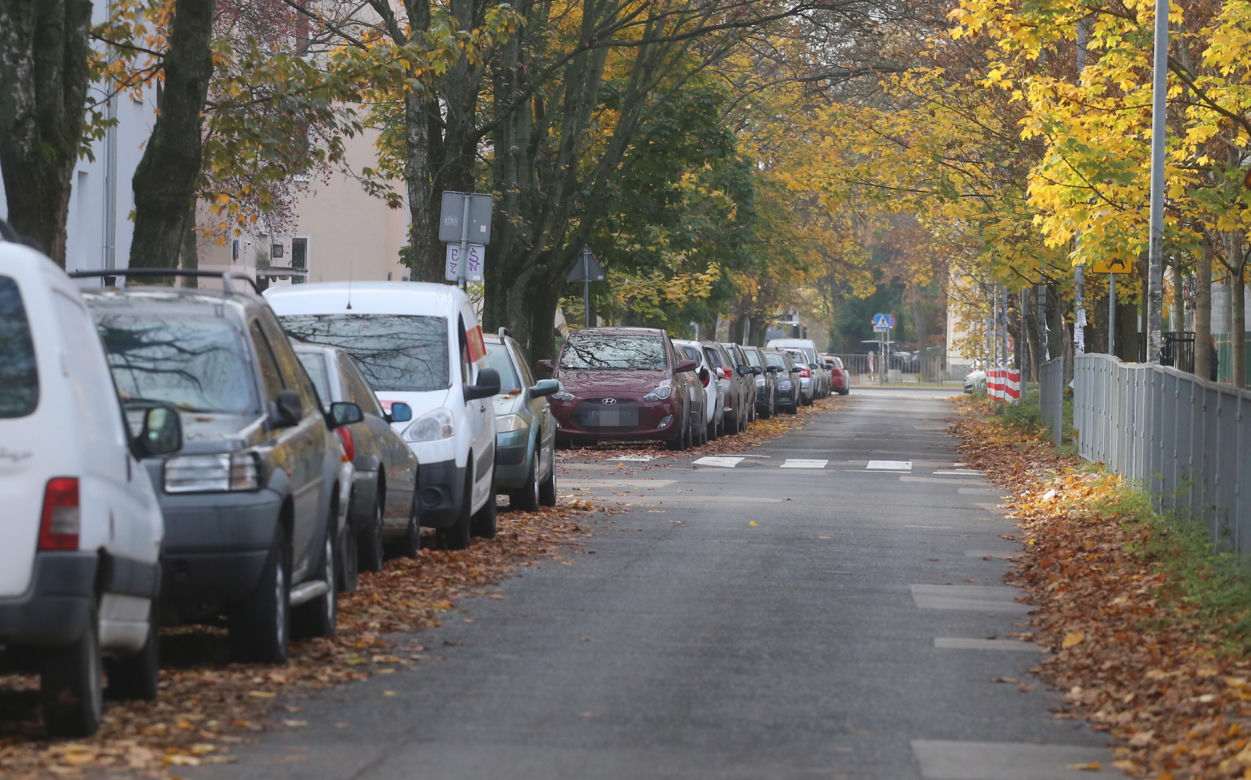 Parkingowa rzeź na Mokotowie. Znikną tysiące miejsc postojowych? 