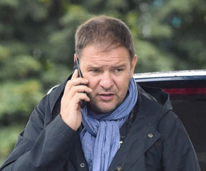 Karolak- gdzie masz maseczkę!? Tomasz Karolak na stacji benzynowej bez maseczki.
