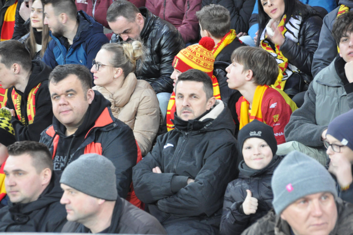 Korona Kielce - Legia Warszawa. Zdjęcia kibiców na Suzuki Arenie