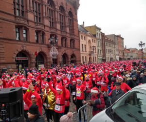 Piękny Festiwal Biegów Świętych Mikołajów Fabryki Cukierniczej Kopernik