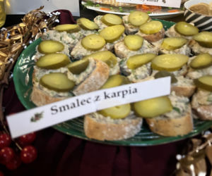 XX Dożynki Rybackie pod Lublinem. Goście ustawiali się w kolejce po rybne specjały