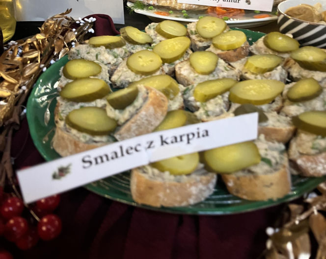 XX Dożynki Rybackie pod Lublinem. Goście ustawiali się w kolejce po rybne specjały