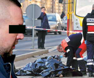 Motorniczy prowadził tramwaj i pił wódkę