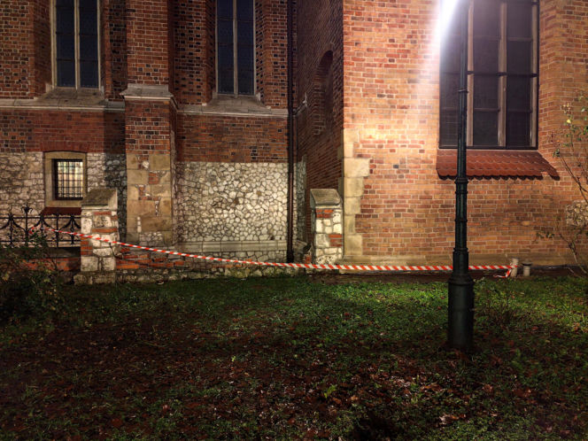 Kraków: Pijany kierowca rozbił zabytkowy kościół w Wigilię. Miał 1,7 promila!