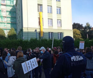Warszawa: Trwa protest w obronie uchodźców