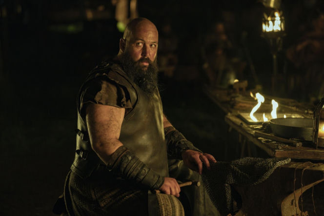 Youssef Kerkour jako Stalowy Pate (płatnerz, u którego Dunk zamawia zbroję)