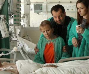 Barwy szczęścia odc. 1339. Zenek Grzelak (Jan Pęczek), Basia (Sławomira Łozińska), Borys (Jakub Wieczorek), Justyna (Lidia Sadowa)