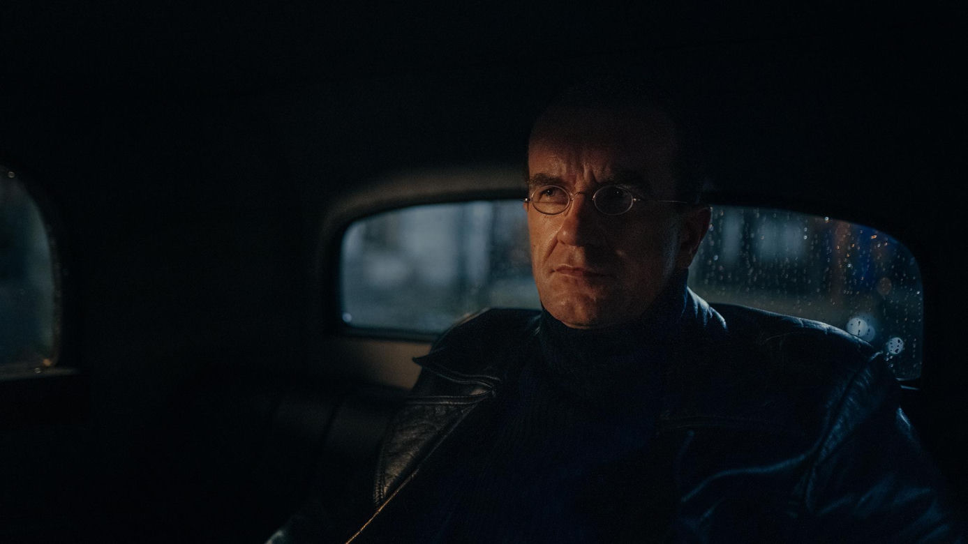 W roli głównej Jakub Gierszał, w obsadzie m.in. Aidan Gillen, Paul Freeman, Julia Pietrucha, Wojciech Mecwaldowski, Anna Próchniak, Mateusz Kościukiewicz, Antoni Pawlicki oraz Tomasz Kot.