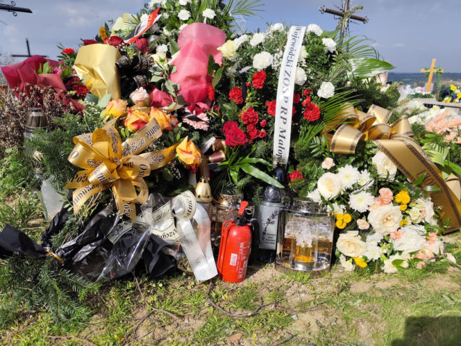 Grób zmarłego strażaka