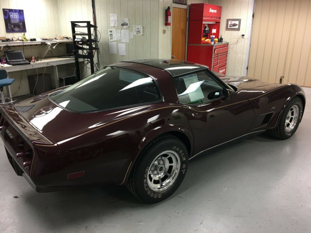 Corvette C3 z przebiegiem 1447 mil 