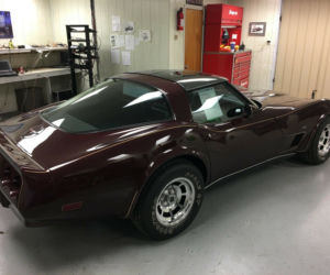 Corvette C3 z przebiegiem 1447 mil 