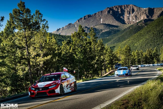 Maciej Serafin stanie na starcie ekstremalnego wyścigu Pikes Peak International Hill Climb