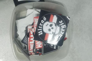 Zatrzymano dwóch skinheadów podejrzanych o podpalenia. Szokujące, co znaleziono w ich domach