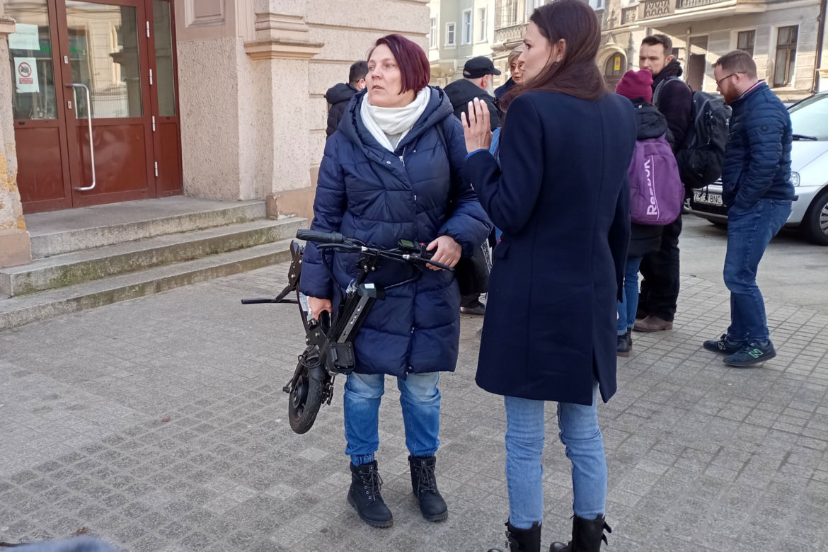 Mama Łukasza Berezaka odebrała skradzioną przystawkę do wózka
