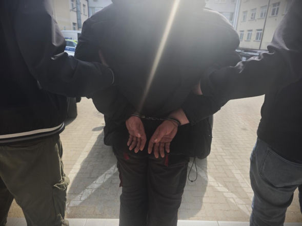 Otworzyła drzwi i zobaczyła w mieszkaniu obcych ludzi. Właścicielka w szoku