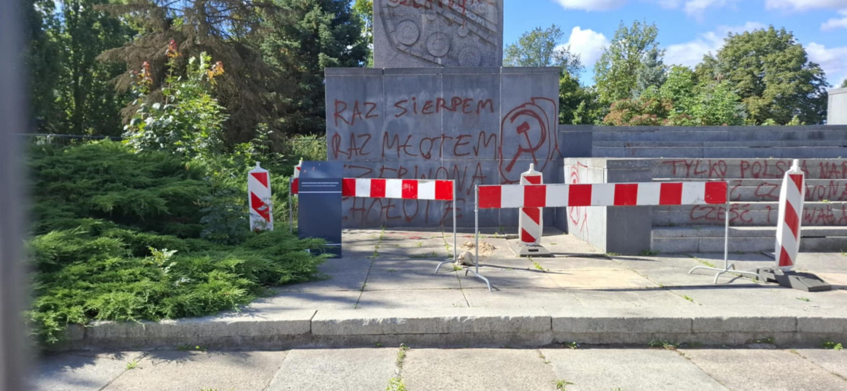 "Szubienice" w Olsztynie znów zniszczone. Sprawcy powinni wstydzić się za wandalizm i... ortografię!