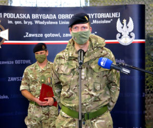Białystok. Brytyjski oficer mjr Luke Dodington otrzymał Srebrny Medal Wojska Polskiego