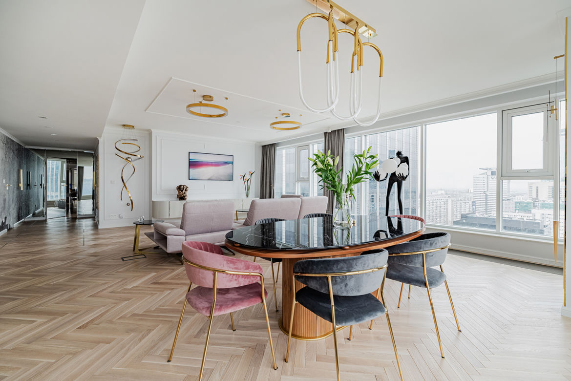 Przestronny apartament z Warszawą w tle