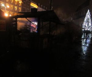 Chwile grozy na krakowskim Rynku: Zapaliły się stragany [ZDJĘCIA]