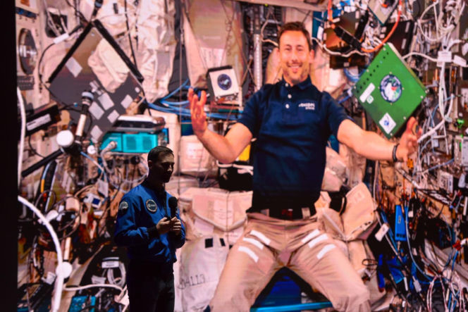 Sławosz Uznański-Wiśniewski w Toruniu. Gigantyczna kolejka pod Aulą UMK