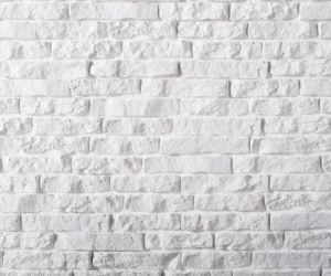 Lekka cegła na ścianie: innowacyjna dekoracja ścienna firmy STONES