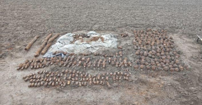 Ogromny arsenał pod Płońskiem. Rolnik znalazł 700 niewybuchów