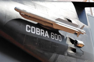 Pocisk IRIS-T na wyrzutni drona Cobra 600