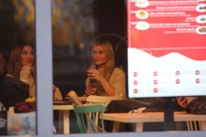 Joanna Krupa z siostrą Martą. Zjadły w mlecznym i poszły po patelnię