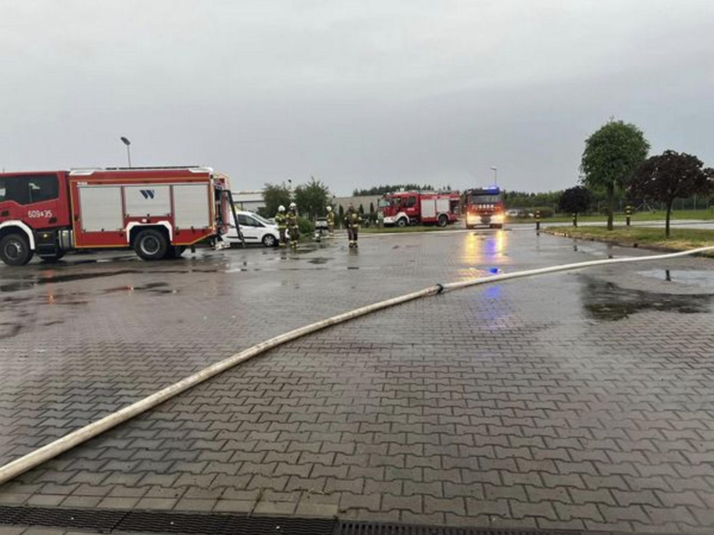 Potężna ulewa nad Śremem! Miasto zalane. Strażacy walczą z żywiołem [ZDJĘCIA]. 