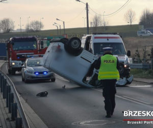 Wypadek na skrzyżowaniu w Brzesku! Droga całkowicie zablokowana!