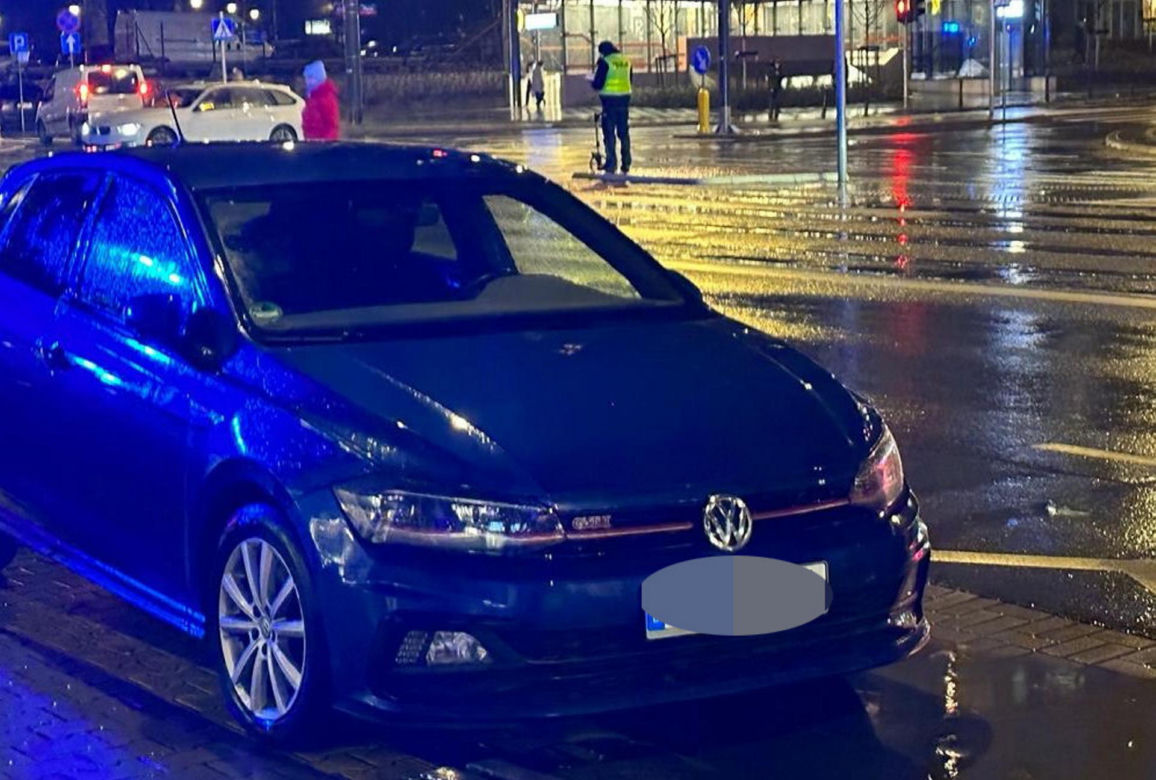 Makabryczny wypadek na warszawskiej Woli. Kierowca volkswagena wjechał w dziecko na przejściu dla pieszych!