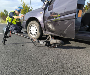 Wypadek w Lesznie Hulajnoga pod kołami osobówki.