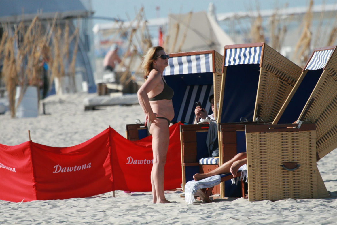 Grażyna Szapołowska na plaży