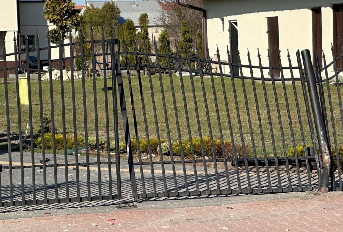 Nastolatek wjechał na chodnik BMW i potrącił 11-letnią dziewczynkę. Tragiczny finał wypadku