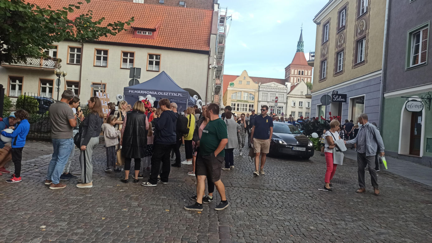 Tłumy na Starym Mieście w Olsztynie. Mieszkańcy świętowali 25-lecie samorządu Warmii i Mazur [ZDJĘCIA]