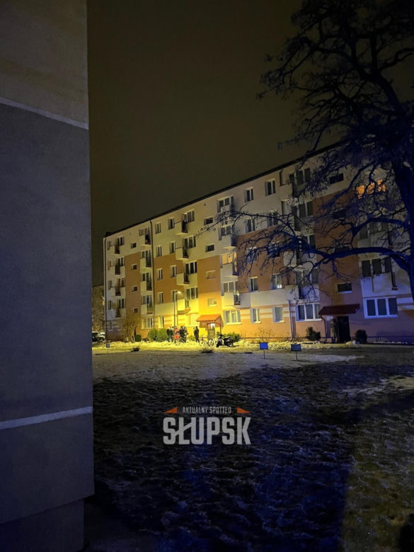 Dwa dni przed tragedią pozowali razem do zdjęcia. Dziś w mieszkaniu przy Bałtyckiej 3 nadal pracują śledczy