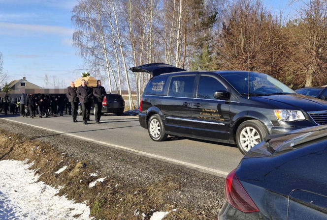 Pogrzeb 26-letniej Katarzyny, która zginęła w wypadku w Choceniu. Kobieta była w ciąży