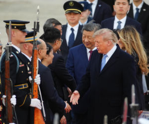 Przywódca Chin przyleciał do USA. Też przeszedł po czerwonym dywanie