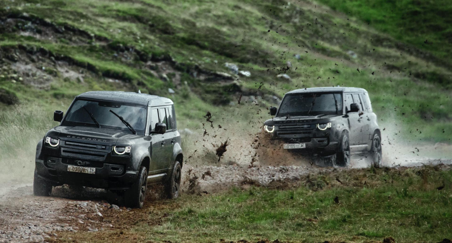 Lata, dachuje i dalej jedzie. Nowy Land Rover Defender jest niezniszczalny