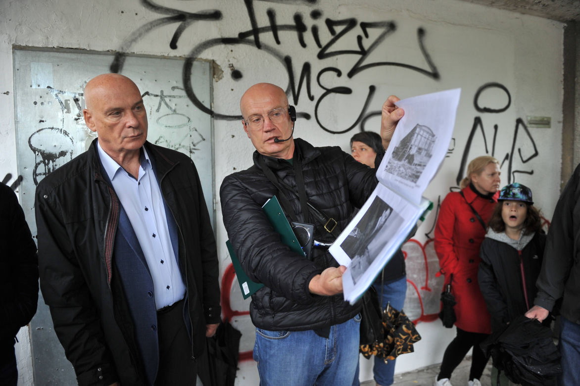 Mieszkańcy zwiedzili opuszczony tor kolarski RKS Orzeł na Pradze-Południe