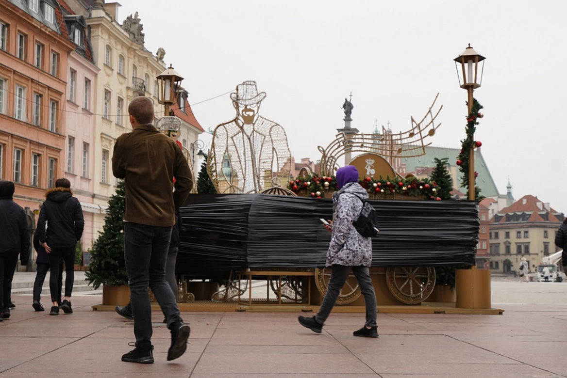 Świąteczna iluminacja coraz bliżej. Już montują bożonarodzeniowe światełka