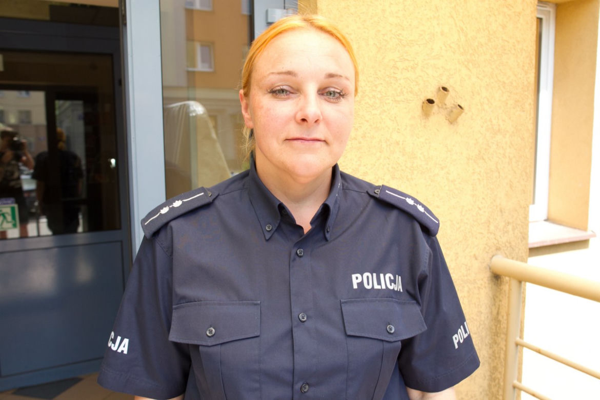 SKANDALICZNA INTERWENCJA POLICJANTÓW Z PRUSZKOWA! DZIECKO POSIKAŁO SIĘ W MAJTKI 