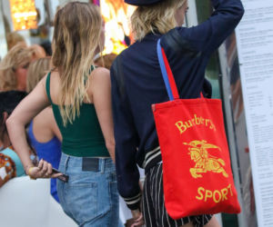 Cara Delevingne i Ashley Benson w Saint-Tropez